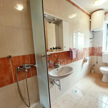 Appartement By The Sea - 6717 Makarska